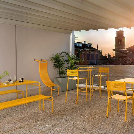 Bnbiz - Coworking Hotel Fiorenzuola d'Arda Bagian luar foto
