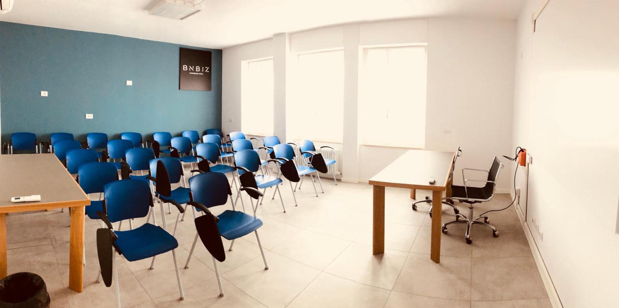 Bnbiz - Coworking Hotel Fiorenzuola d'Arda Bagian luar foto
