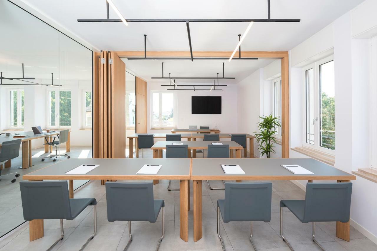 Bnbiz - Coworking Hotel Fiorenzuola d'Arda Bagian luar foto