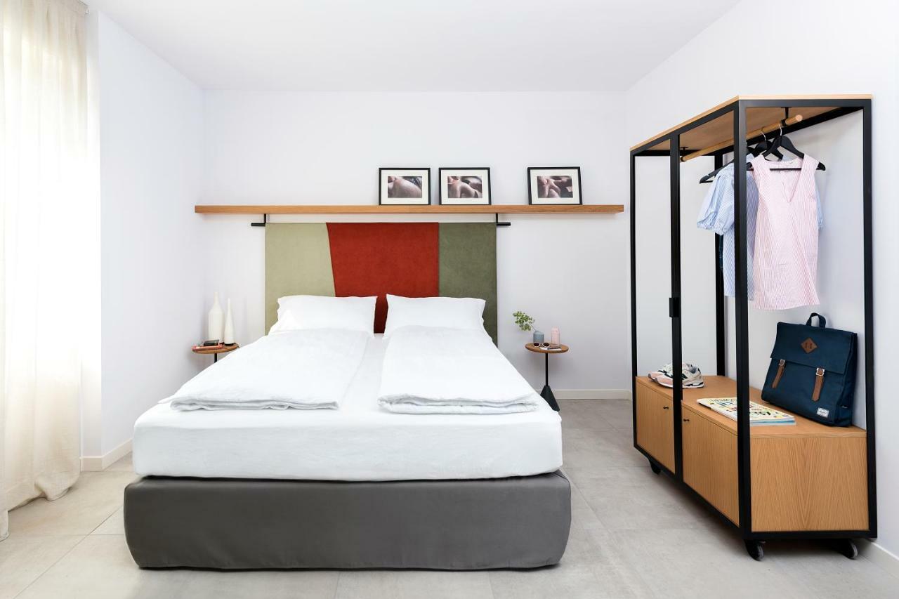 Bnbiz - Coworking Hotel Fiorenzuola d'Arda Bagian luar foto