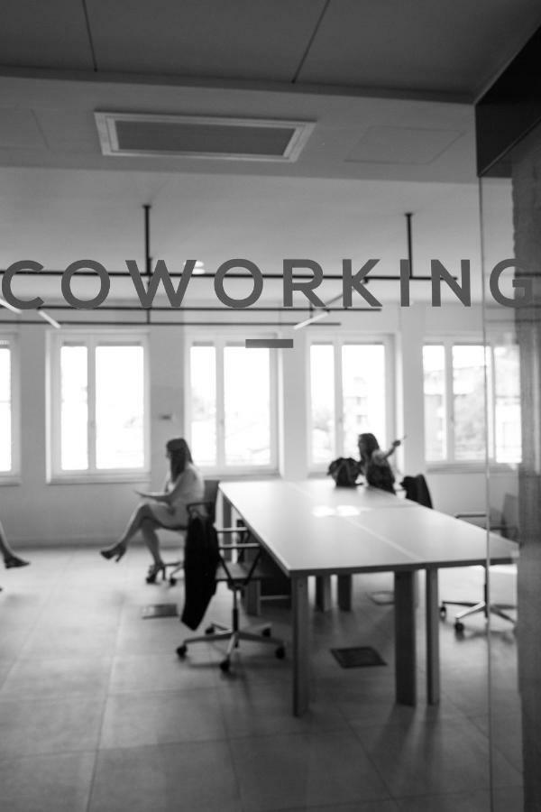 Bnbiz - Coworking Hotel Fiorenzuola d'Arda Bagian luar foto