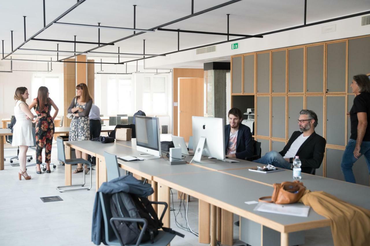 Bnbiz - Coworking Hotel Fiorenzuola d'Arda Bagian luar foto